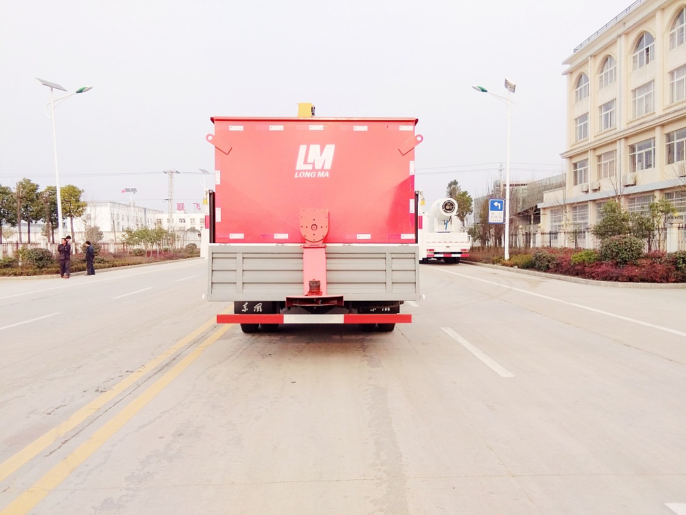 東風天錦多功能掃雪車帶起重機