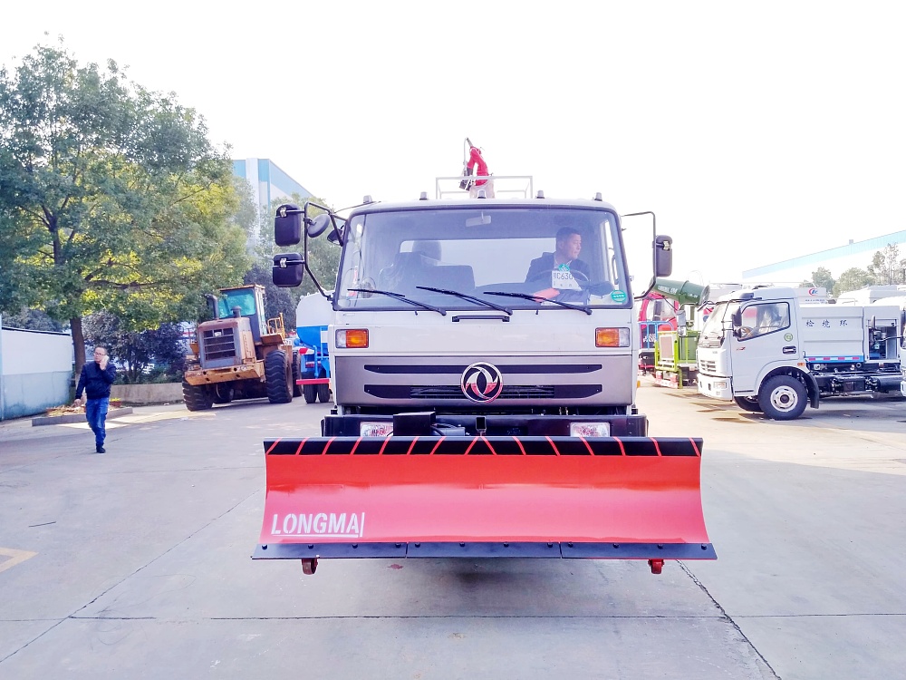 東風153消防灑水應(yīng)急鏟雪汽車